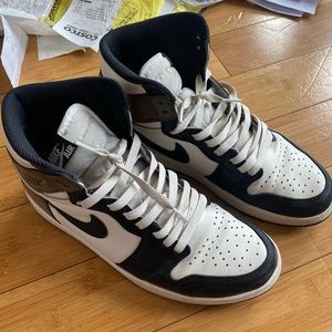 AIR JORDAN 1 RETRO HIGH OG 10.5- MEN / 12.5-WOMEN